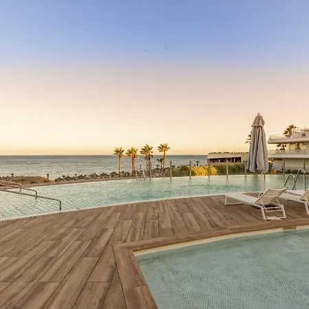 Vivi Homes - Alessio Pool, Sauna, Spa, Gym & Apartment