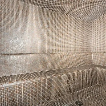 Vivi Homes - Alessio Pool, Sauna, Spa, Gym & Apartment